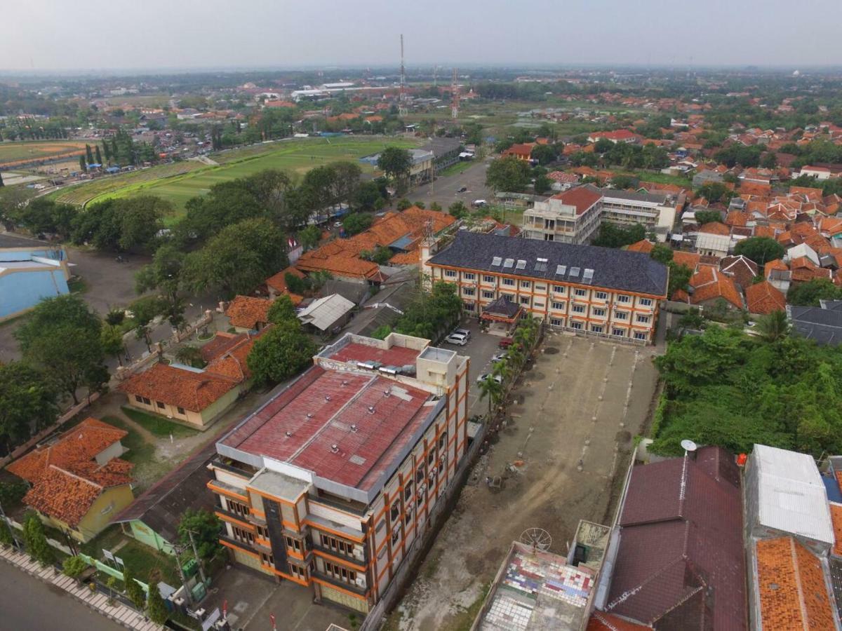 Hotel Wiwi Perkasa 2 Indramayu Экстерьер фото